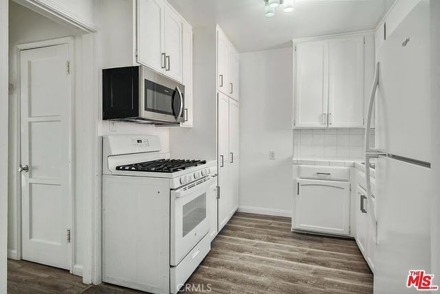 702 S Pacific Coast Highway B, Redondo Beach, CA 90277
