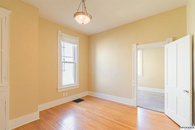 5012 Cass Street, Omaha, NE 68132