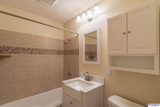 5012 Cass Street, Omaha, NE 68132