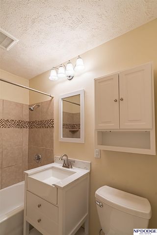 5012 Cass Street, Omaha, NE 68132