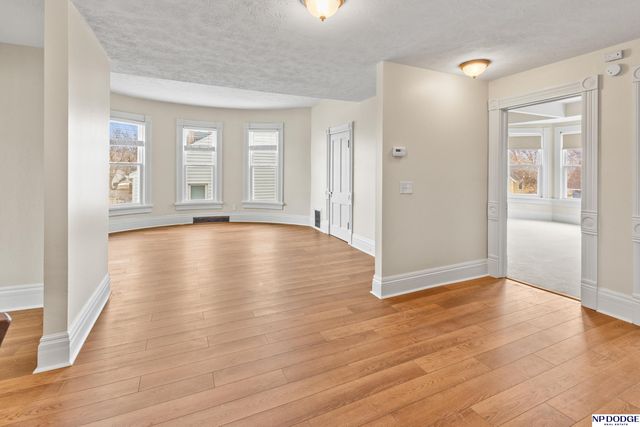 5012 Cass Street, Omaha, NE 68132