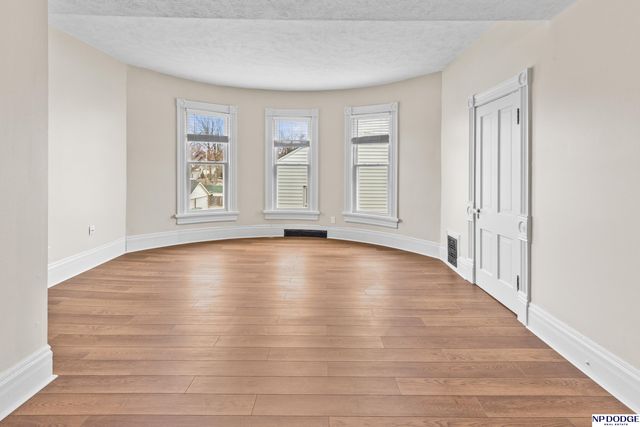 5012 Cass Street, Omaha, NE 68132