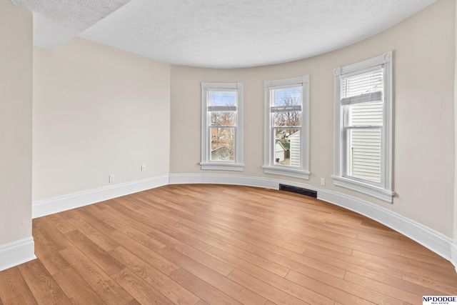 5012 Cass Street, Omaha, NE 68132