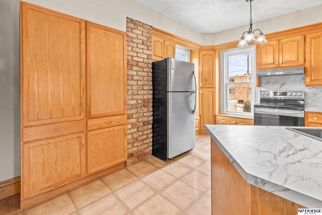 5012 Cass Street, Omaha, NE 68132