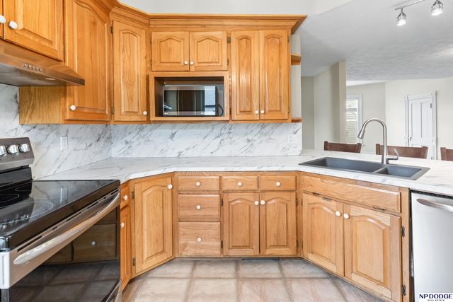 5012 Cass Street, Omaha, NE 68132