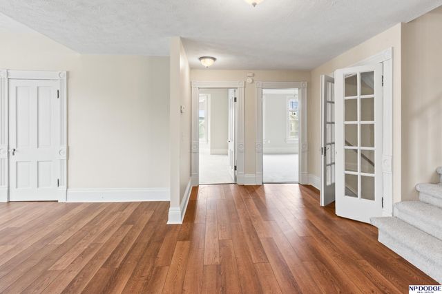 5012 Cass Street, Omaha, NE 68132