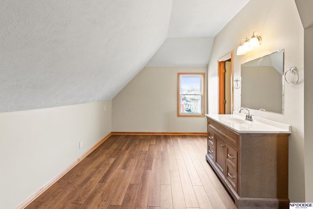 5012 Cass Street, Omaha, NE 68132