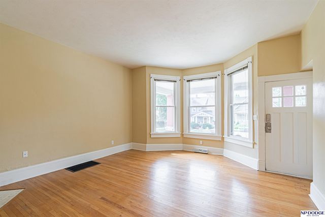 5012 Cass Street, Omaha, NE 68132