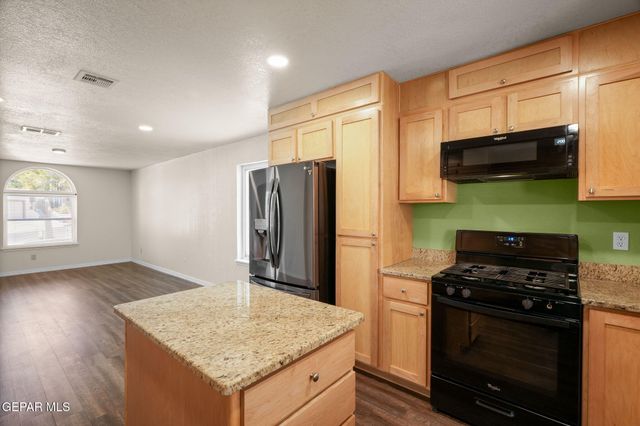 608 EL GUSTO Drive, El Paso, TX 79912