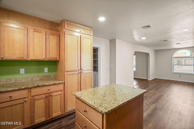 608 EL GUSTO Drive, El Paso, TX 79912