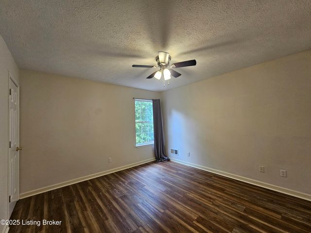 223 Woodfield Cir, Shelbyville, KY 40065