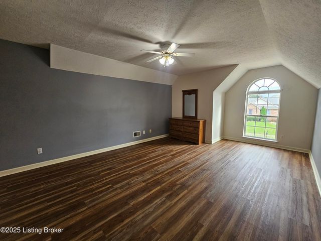 223 Woodfield Cir, Shelbyville, KY 40065