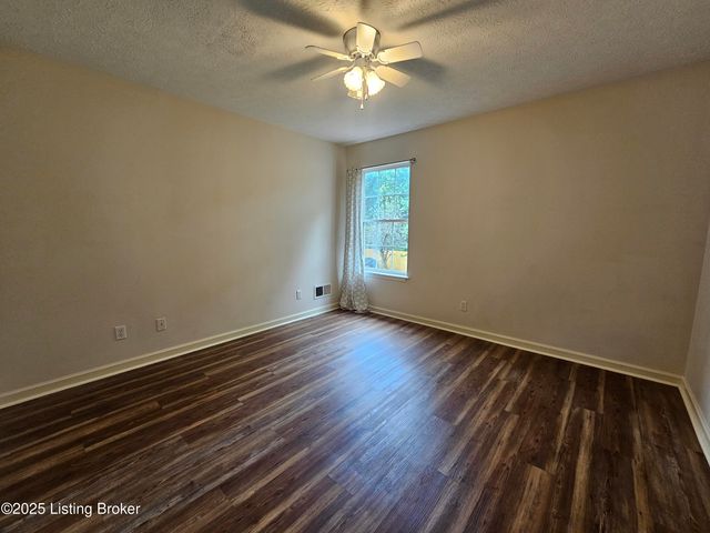 223 Woodfield Cir, Shelbyville, KY 40065