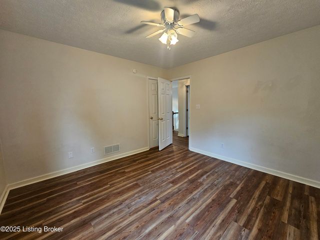 223 Woodfield Cir, Shelbyville, KY 40065