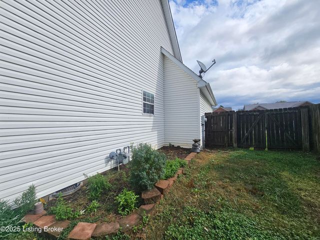 223 Woodfield Cir, Shelbyville, KY 40065