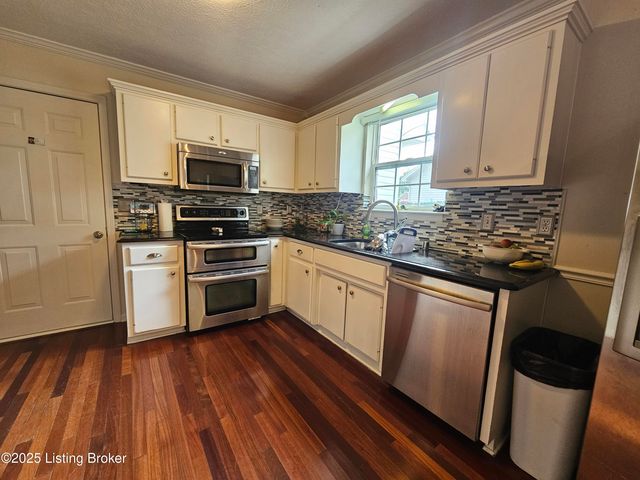 223 Woodfield Cir, Shelbyville, KY 40065