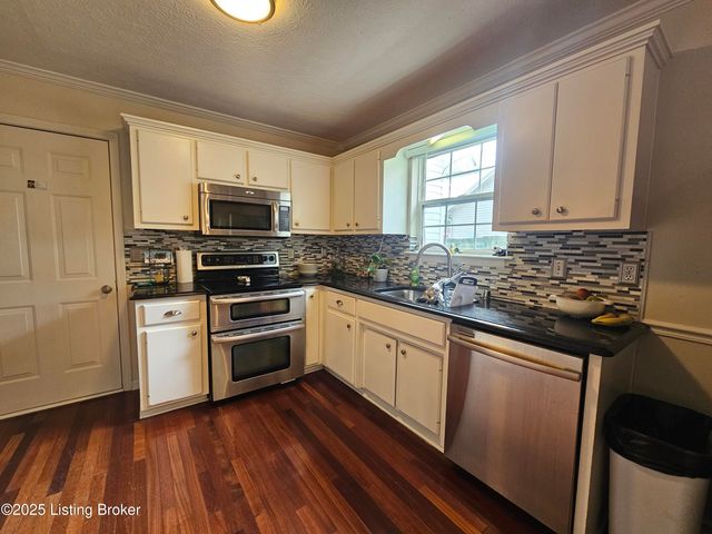223 Woodfield Cir, Shelbyville, KY 40065