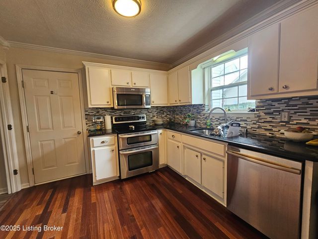 223 Woodfield Cir, Shelbyville, KY 40065