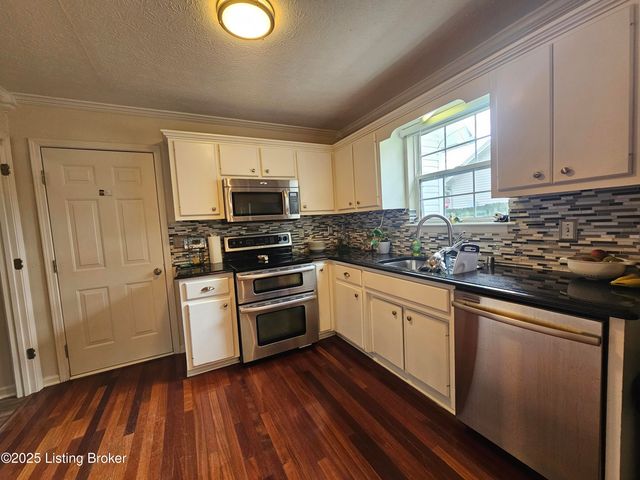 223 Woodfield Cir, Shelbyville, KY 40065