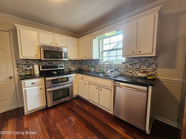 223 Woodfield Cir, Shelbyville, KY 40065