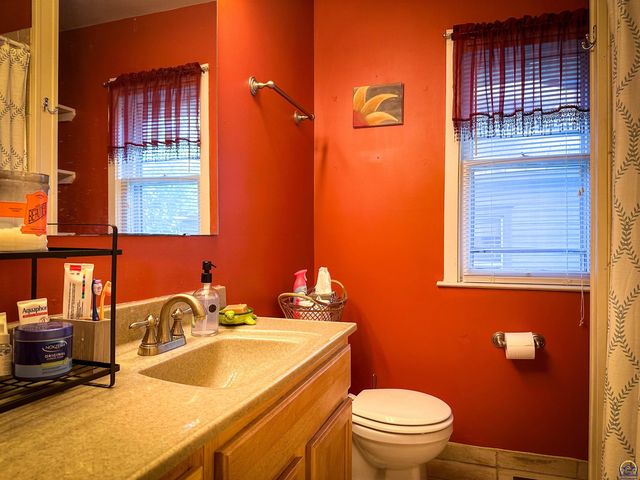1184 SW MacVicar AVE, Topeka, KS 66604