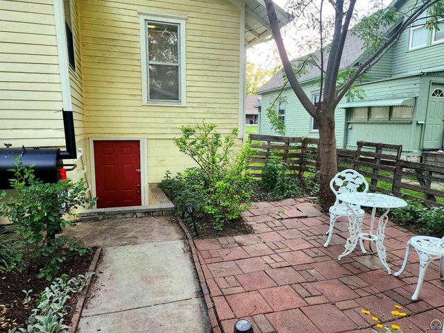 1184 SW MacVicar AVE, Topeka, KS 66604