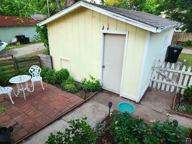 1184 SW MacVicar AVE, Topeka, KS 66604