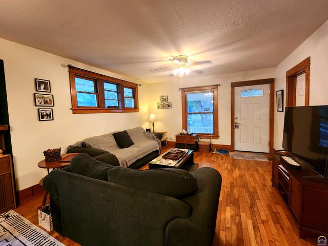 1184 SW MacVicar AVE, Topeka, KS 66604