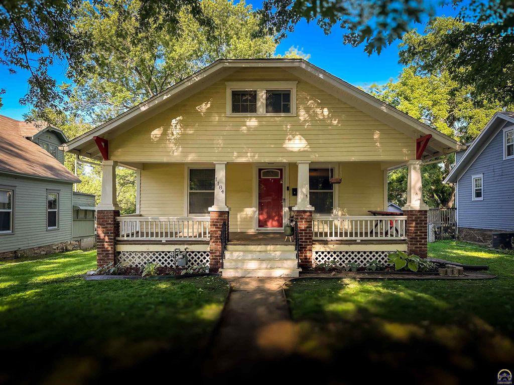 1184 SW MacVicar AVE, Topeka, KS 66604
