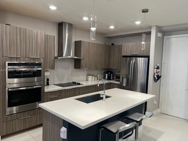 10355 NW 66th St 10355, Doral, FL 33178