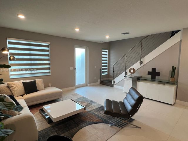 10355 NW 66th St 10355, Doral, FL 33178