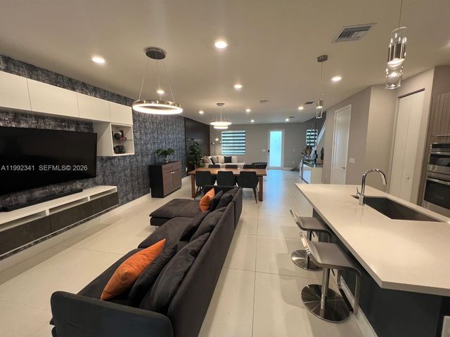 10355 NW 66th St 10355, Doral, FL 33178