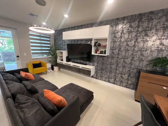 10355 NW 66th St 10355, Doral, FL 33178