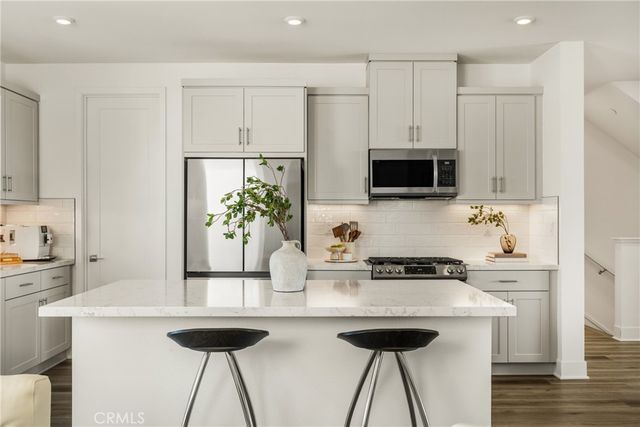 201 Lynx, Irvine, CA 92618