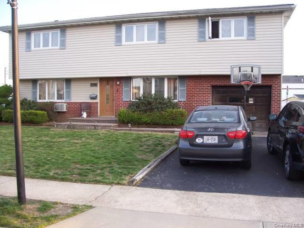 1053 Lorraine Drive, Franklin Square, NY 11010