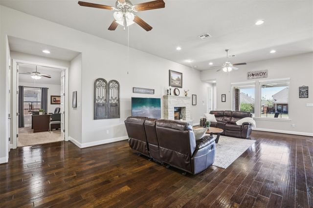 204 Miracle Rose WAY, Liberty Hill, TX 78642