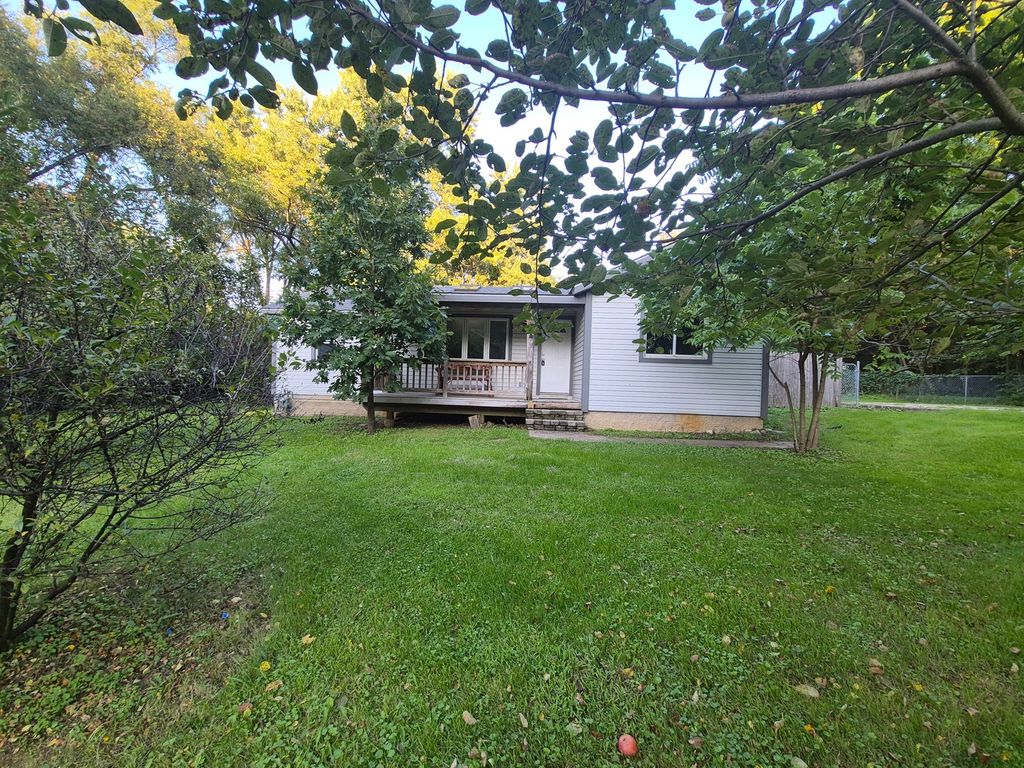 26467 W Grass Lake Road, Antioch, IL 60002