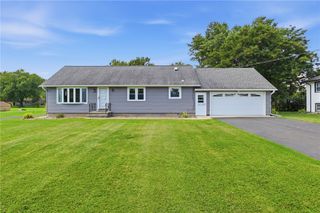 1097 & 1095 Manitou Rd, Parma, NY 14468