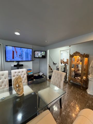 1643 Sycamore Street, Des Plaines, IL 60018