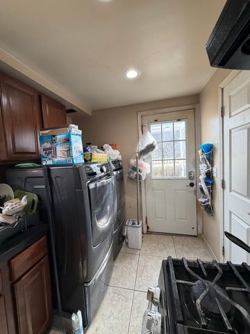 1643 Sycamore Street, Des Plaines, IL 60018