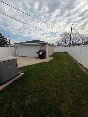 1643 Sycamore Street, Des Plaines, IL 60018