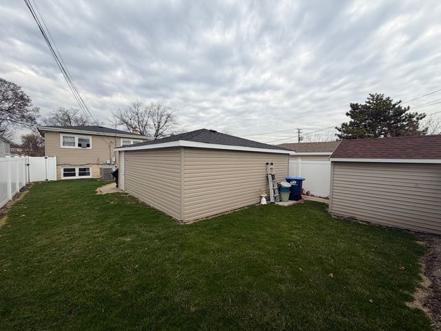 1643 Sycamore Street, Des Plaines, IL 60018