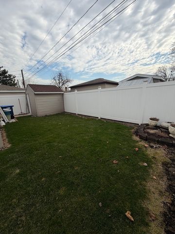 1643 Sycamore Street, Des Plaines, IL 60018