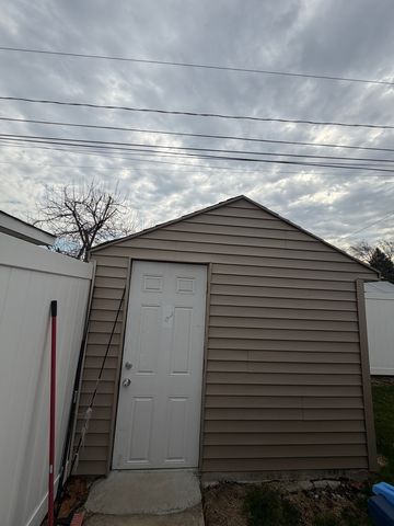 1643 Sycamore Street, Des Plaines, IL 60018