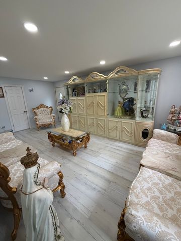 1643 Sycamore Street, Des Plaines, IL 60018