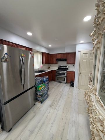 1643 Sycamore Street, Des Plaines, IL 60018