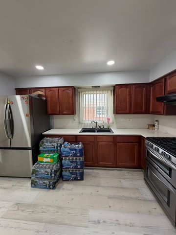 1643 Sycamore Street, Des Plaines, IL 60018