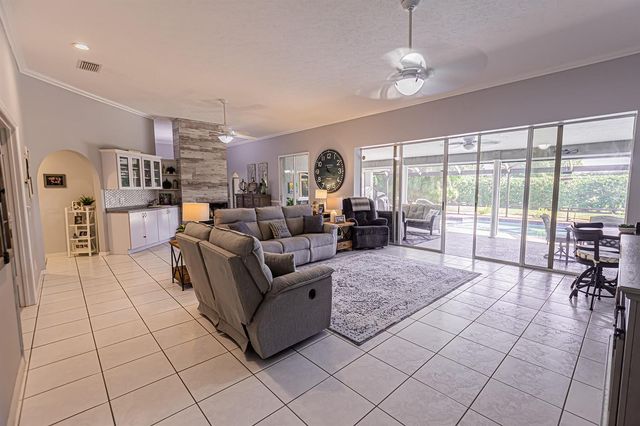 1375 SW Bent Pine Cove, Port St. Lucie, FL 34986