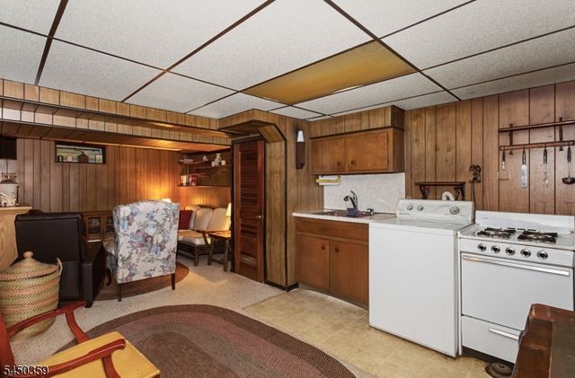 45 Cleveland Ave, Hasbrouck Heights Boro, NJ 07604