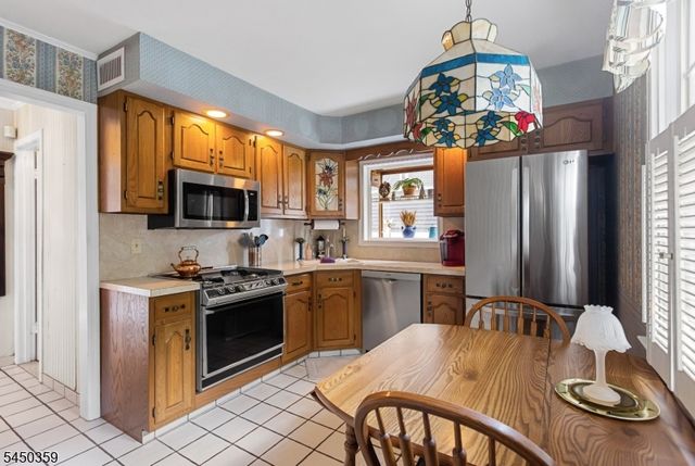 45 Cleveland Ave, Hasbrouck Heights Boro, NJ 07604